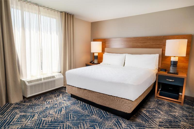 Candlewood Suites Las Vegas - E Tropicana - image 3