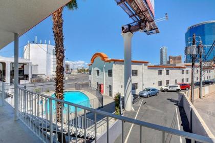 Siegel Select LV Strip-Convention Center - image 14