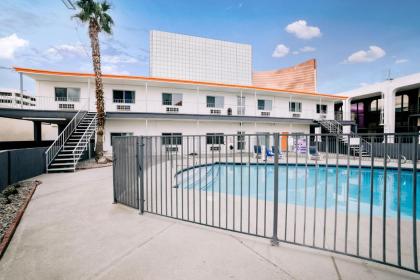 Siegel Select LV Strip-Convention Center - image 2