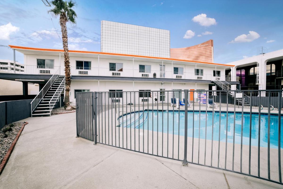 Siegel Select LV Strip-Convention Center - image 2