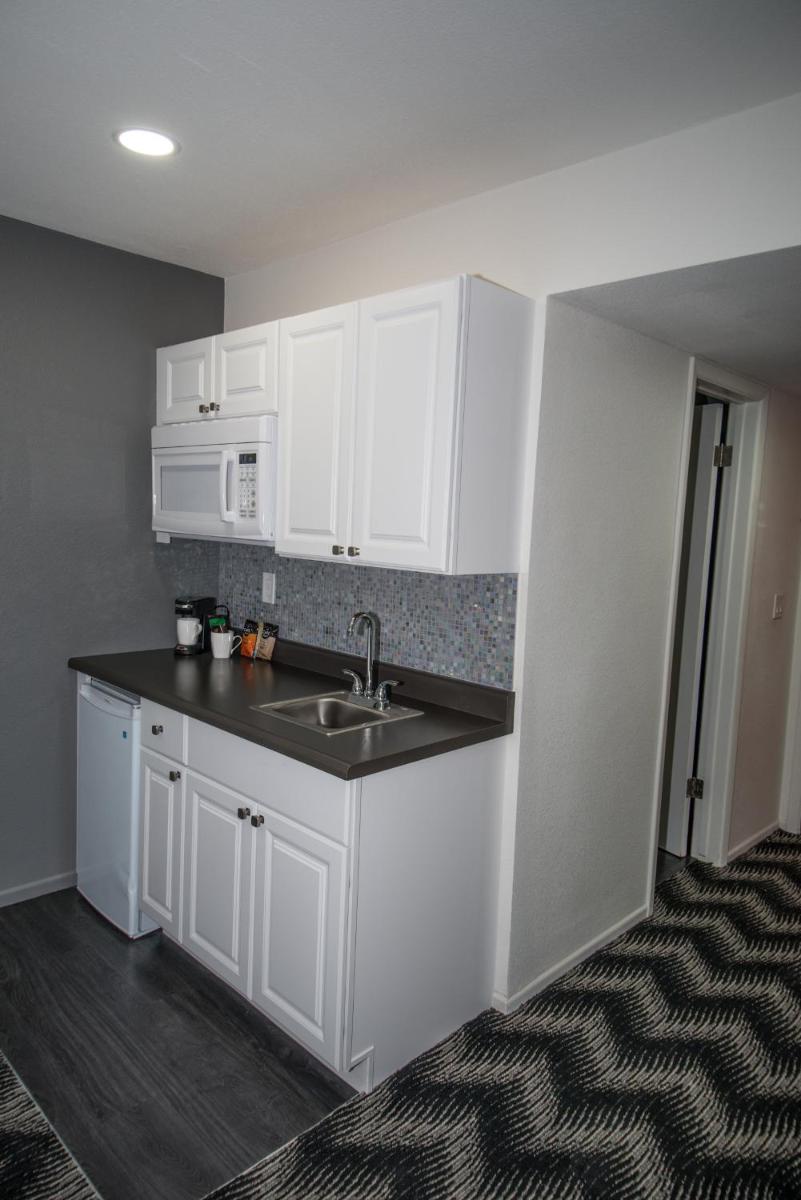 Siegel Select LV Strip-Convention Center - image 3