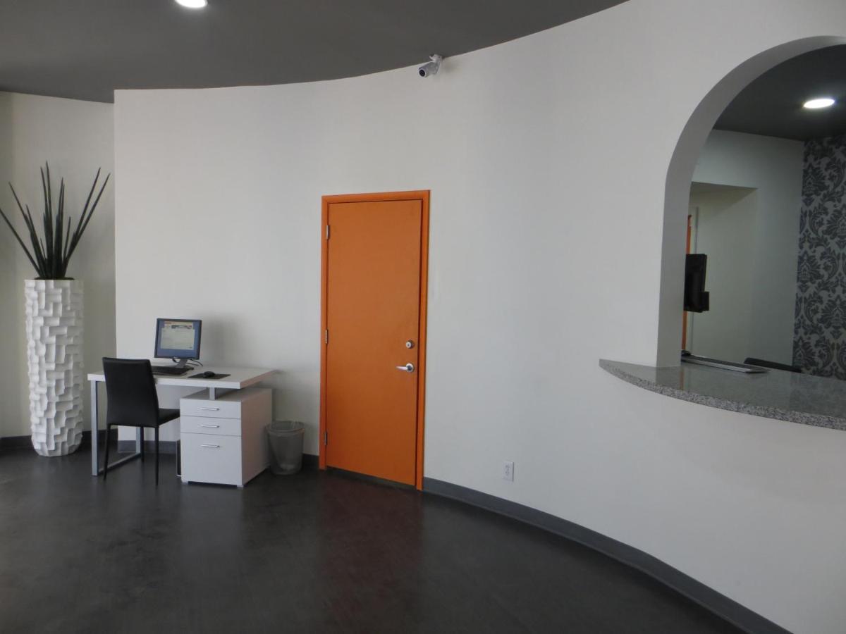 Siegel Select LV Strip-Convention Center - image 7
