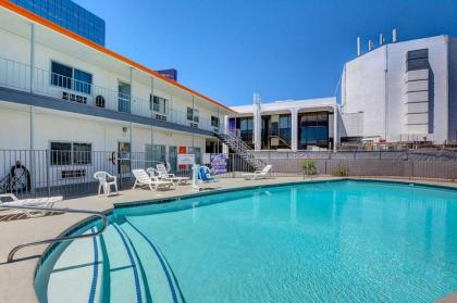 Siegel Select LV Strip-Convention Center - image 8