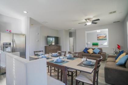 Ultra Modern Las Vegas Home 20min From The Strip - image 1