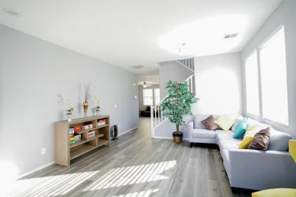 Ultra Modern Las Vegas Home 20min From The Strip - image 13