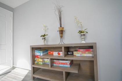 Ultra Modern Las Vegas Home 20min From The Strip - image 15