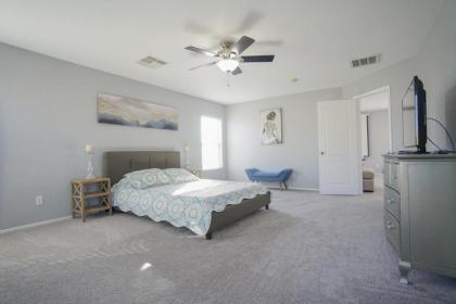Ultra Modern Las Vegas Home 20min From The Strip - image 16