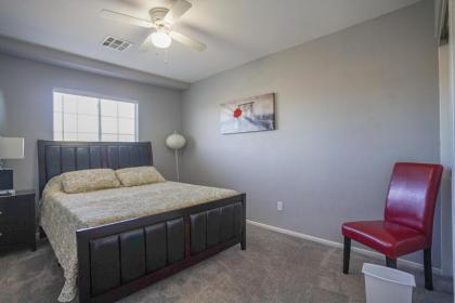 Ultra Modern Las Vegas Home 20min From The Strip - image 4