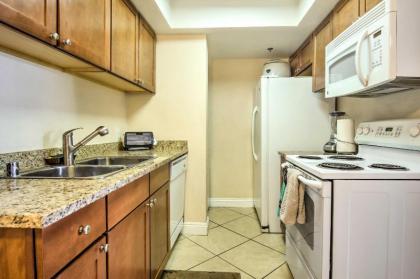 Convenient Las Vegas Condo 1 Mile to the Strip! - image 11