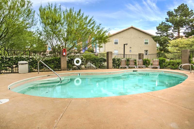Convenient Las Vegas Condo 1 Mile to the Strip! - image 3