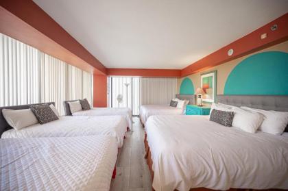StayTogetherSuites - Penthouse Suite on the Strip - image 10