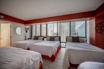 StayTogetherSuites - Penthouse Suite on the Strip - image 11