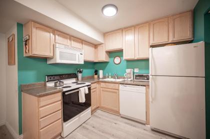 StayTogetherSuites - Penthouse Suite on the Strip - image 12