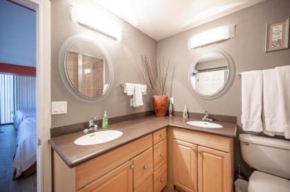 StayTogetherSuites - Penthouse Suite on the Strip - image 13