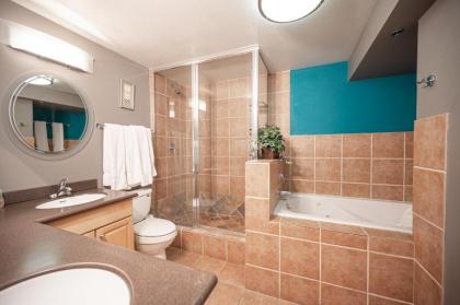 StayTogetherSuites - Penthouse Suite on the Strip - image 17
