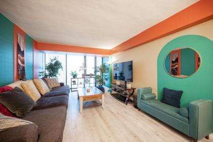 StayTogetherSuites - Penthouse Suite on the Strip - image 18