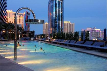 StayTogetherSuites - Penthouse Suite on the Strip - image 2