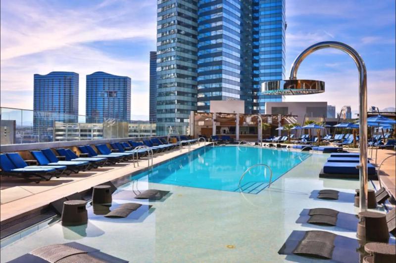 StayTogetherSuites - Penthouse Suite on the Strip - image 3