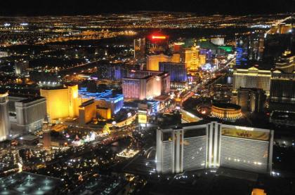 StayTogetherSuites - Penthouse Suite on the Strip - image 6