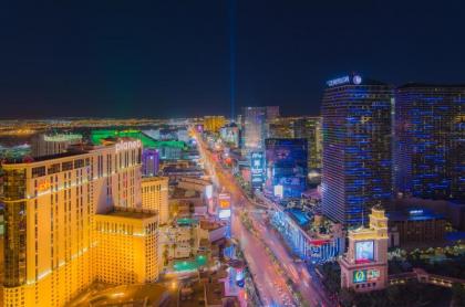 StayTogetherSuites - Penthouse Suite on the Strip - image 8