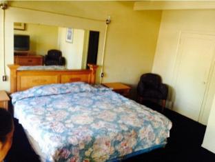 Oasis Motel - image 4