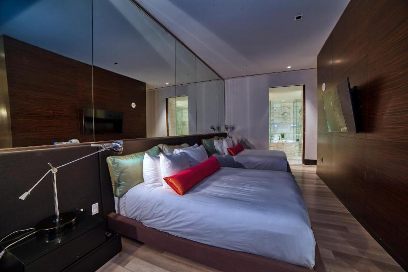 VIP LAS VEGAS PENTHOUSE - image 3