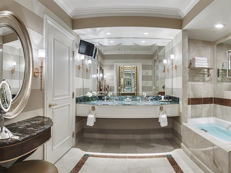 The Venetian Prestige Club Lounge - image 2