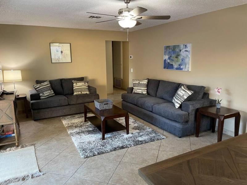 Convenient Location 5 bedroom 2 Ba with Rec room - image 2