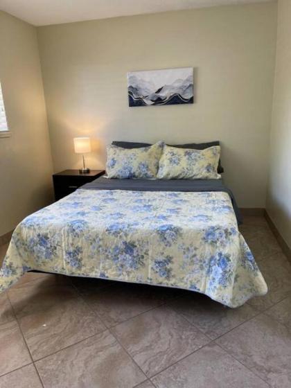 Convenient Location 5 bedroom 2 Ba with Rec room - image 5