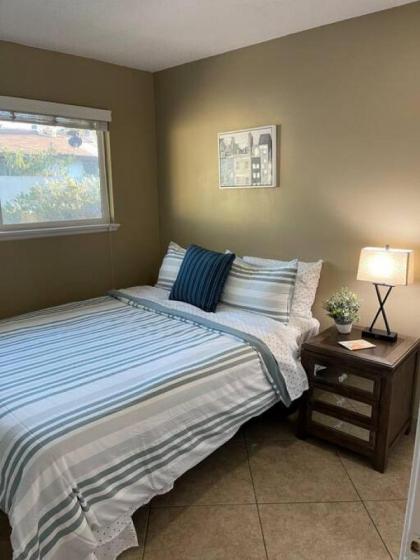 Convenient Location 5 bedroom 2 Ba with Rec room - image 7