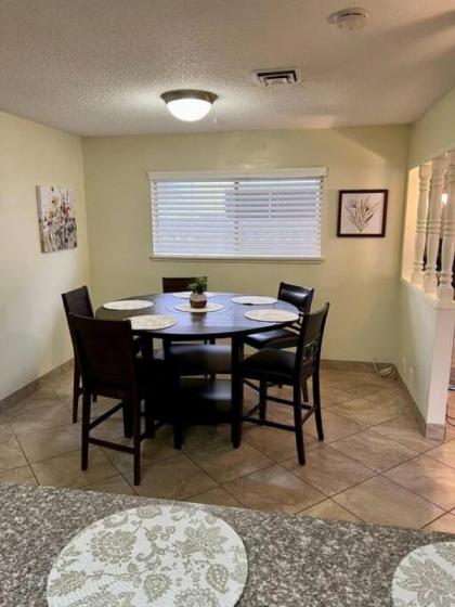 Charming 3Br 2Ba home located 5 mins to downtown - image 2