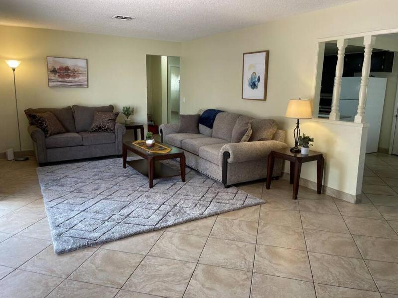 Charming 3Br 2Ba home located 5 mins to downtown - image 5