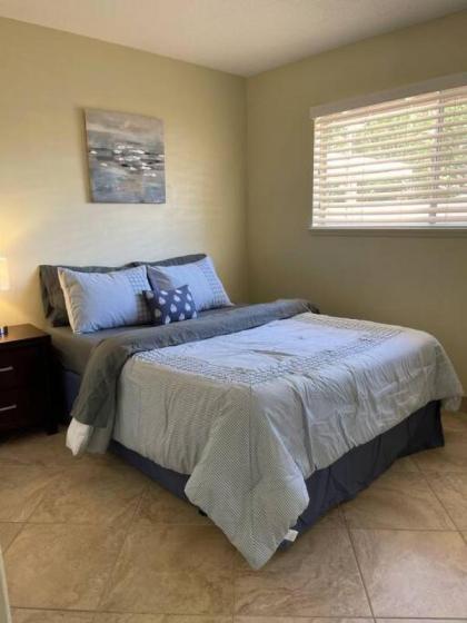 Charming 3Br 2Ba home located 5 mins to downtown - image 7