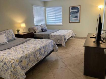Charming 3Br 2Ba home located 5 mins to downtown - image 8