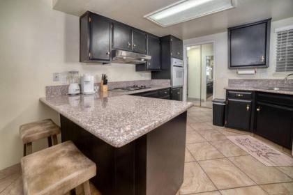 Cute 3 Bdrm 2 Ba home with Rec room - image 2