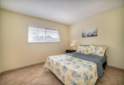 Cute 3 Bdrm 2 Ba home with Rec room - image 5