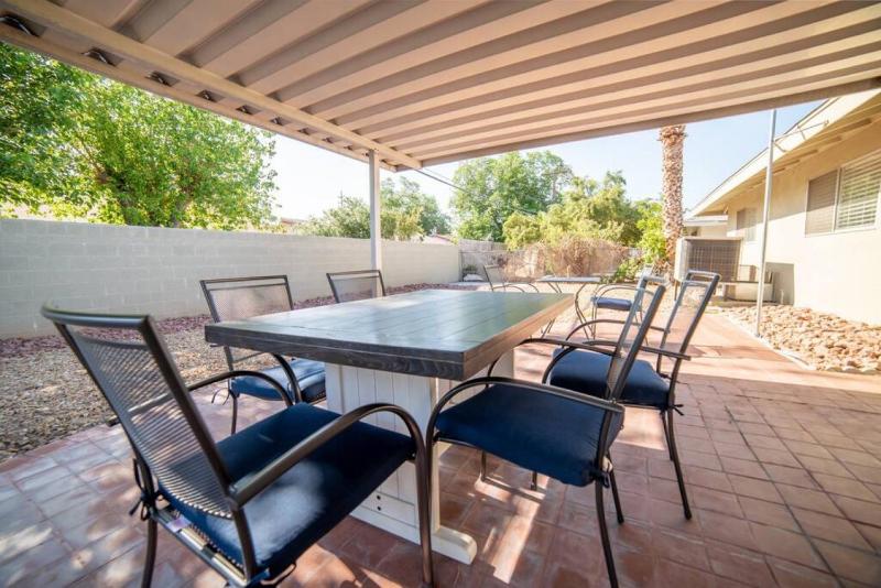 Cute 3 Bdrm 2 Ba home with Rec room - image 6