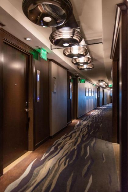 StripViewSuites at Vdara - image 7