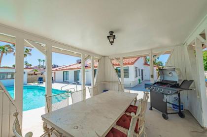 2 miles to Strips with pool & BBQ - image 2