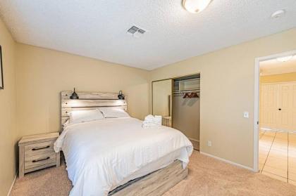 2 miles to Strips with pool & BBQ - image 9