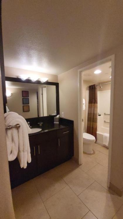 Las Vegas Peaceful Private Condo Hotel Kitchen - image 13