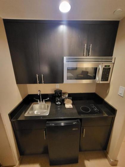 Las Vegas Peaceful Private Condo Hotel Kitchen - image 14