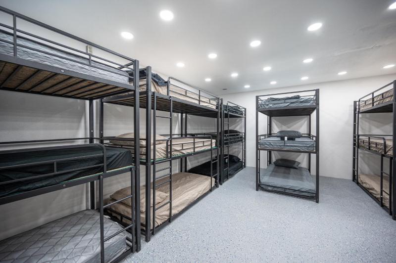 HOSTEL BUNK - Free shuttle - image 6