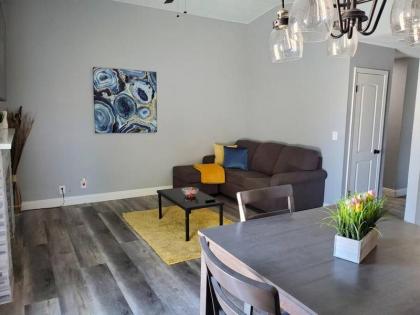 Beautiful home w/ Red door Close to strip/Stadium - image 4