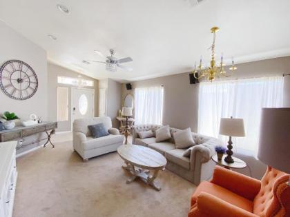 Amazing pool and Jaccuzi 3 bedroom in heart of LV - image 10