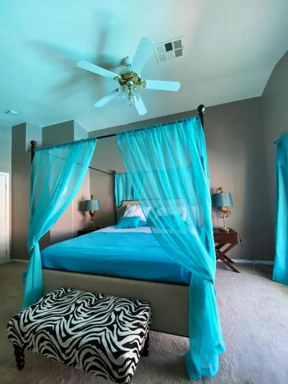 Amazing pool and Jaccuzi 3 bedroom in heart of LV - image 17