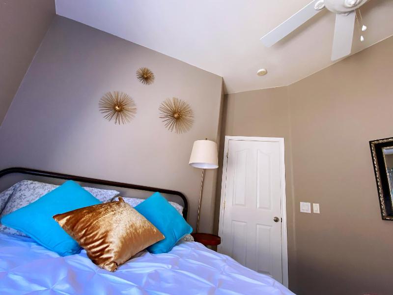 Amazing pool and Jaccuzi 3 bedroom in heart of LV - image 6