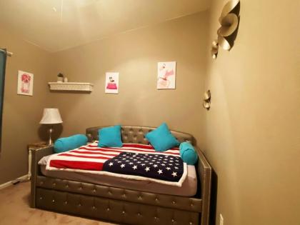 Amazing pool and Jaccuzi 3 bedroom in heart of LV - image 8