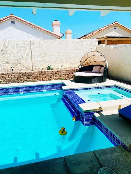 Amazing pool and Jaccuzi 3 bedroom in heart of LV - image 9