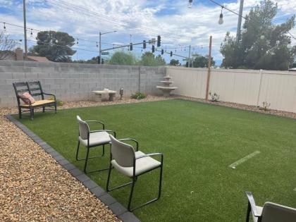 Beautiful 3 bedroom 2.5 Bath Home - image 10